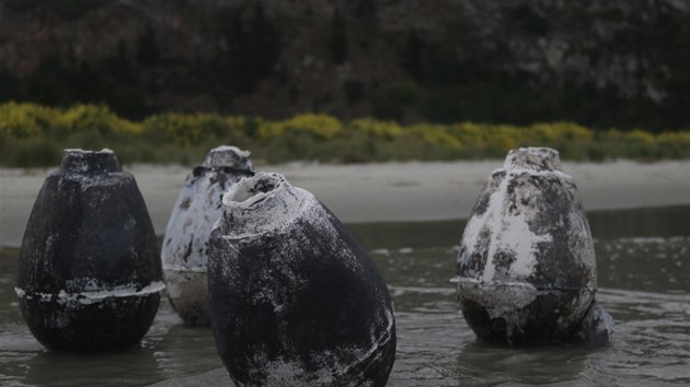 Mladá designérka navrhla vázy Gaia se sope�ným pískem