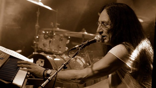 Klávesista rockové skupiny Uriah Heep Ken Hensley.