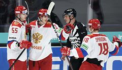 Hokejisté Ruska slaví branku.