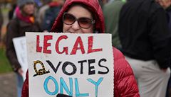 Trumprův tým stáhl žalobu na volby v Michiganu, kontroverze ve státě ale pokračuje