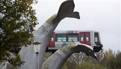 Vůz metra se u Rotterdamu zastavil až o velrybí ploutev.