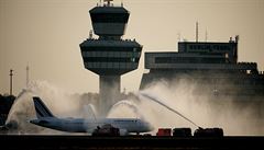 Příprava jednoho z posledních letů z berlínského letiště Tegel. To po 60 letech... | na serveru Lidovky.cz | aktuální zprávy