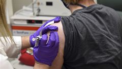 Přelomový skok ve vývoji vakcín? Očkování od Pfizeru má fungovat u 9 lidí z 10, akcie v USA prudce vystřelily nahoru