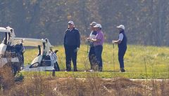 Moment, kdy se Trump dozvdl o Bidenov vhe? Novini ho zachytili pi hran golfu v jeho resortu