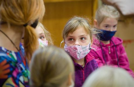 Vláda počítá s uzavřením škol, školek a dětských skupin. Otevřené zůstanou jen pro děti členů záchranných složek