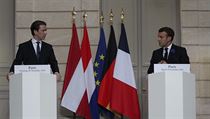 Francouzsk prezident Emmanuel Macron (vpravo) a rakousk kancl Sebastian...