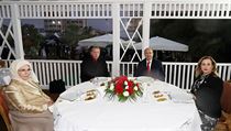 Tureck prezident Tayyip Erdogan (uprosted, vlevo) a prezident Severnho Kypru...