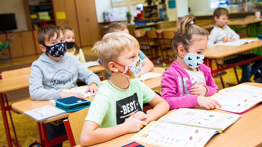 Pedevím mladí dti se se ztrátou monosti chodit do koly vyrovnávaly jen...