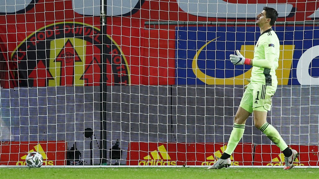 Belgický brankář Thibaut Courtois předvedl v utkání proti Dánsku obrovskou...