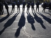 Policie hlídá oblasti v Jerevanu, kde se demonstruje.