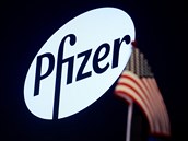 Logo spolenosti Pfizer v New Yorku.