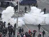 Bloruská policie rozhání protivládní protesty v Minsku.