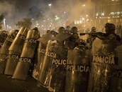 Protesty v Lim, hlavním mst Peru, po sesazení prezidenta Martina Vizcarra.