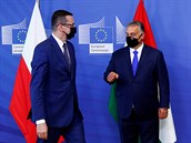 Polský premiér Mateusz Morawiecki (vlevo) a maarský premiér Maarský premiér...