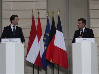 Francouzsk prezident Emmanuel Macron (vpravo) a rakousk kancl Sebastian...
