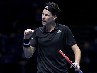 Dominic Thiem slav vtzstv na Turnaji mistr nad Rafaelem Nadalem.