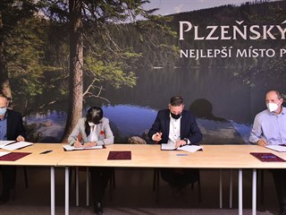 Zstupci koalice v Plzeskm kraji podepsali 11. listopadu 2020 v Plzni...