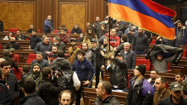V arménské metropoli Jerevanu propukly protesty. Demonstranti Painjana...