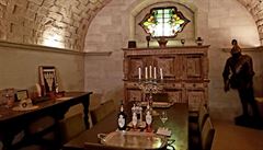 Jind�i�ka byla úsp�nou obchodnicí s um�ním v Montrealu a pro nákup rozsáhlé...