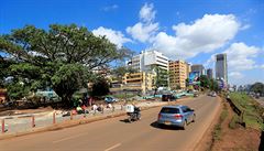 Kvůli fíkovníku musí v Keni změnit trasu dálnice. Za strom se postavil i prezident