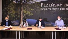 Zástupci koalice v Plzeském kraji podepsali 11. listopadu 2020 v Plzni...