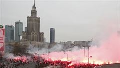 Krajn pravice i pes zkaz oslavila nezvislost Polska pochodem Varavou, nkte astnci se stetli s polici