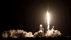 Odstartovala vesmírná loď Crew Dragon společnosti SpaceX. Na ISS přistane v úterý