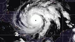 Satelitní snímek zobrazuje hurikán Jóta nad Atlantikem. | na serveru Lidovky.cz | aktuální zprávy