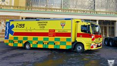 VIDEO: Speciální vůz pražské záchranky převezl z nemocnice v Benešově do Prahy 10 pacientů s koronavirem