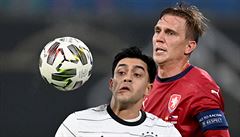 Bo�ek Do�kal v souboji s Nadiemem Amirim.