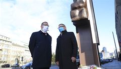 Ministr kultury Lubomír Zaorálek (�SSD) 17. listopadu odhalil bronzovou...