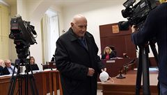Pedseda Ústavního soudu Pavel Rychetský u Obvodního soudu pro Prahu 1, který...