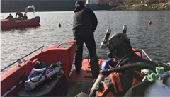 Policie našla v Orlíku tělo potápěče