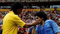 Argentinská fotbalová legenda Diego Maradona a Ronaldinho