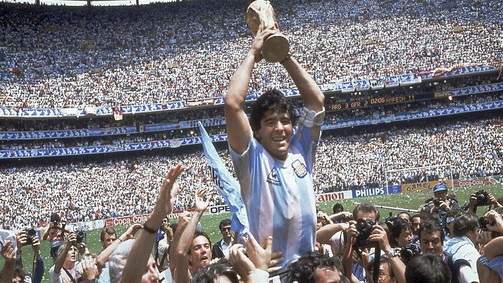 Argentinská fotbalová legenda Diego Maradona na fotografii z roku 1986