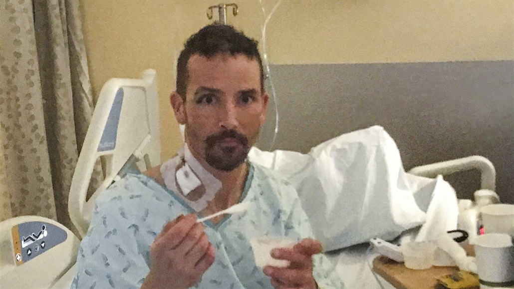Ptatyicetiletý Michael Knapinski se zotavoval  v nemocnici v Seattlu.