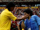 Argentinská fotbalová legenda Diego Maradona a Ronaldinho