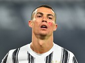 Cristiano Ronaldo a ervená karta pro násilí na enách.