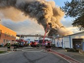 Listopadový požár haly v Kralupech mohl založit žhář, policie verzi události prověřuje