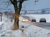 Pozor na černý led! Na české silnice dorazila zima, „neviditelné kluziště“ je postrachem řidičů