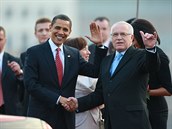 Obama v Praze v roce 2010 kvli podpisu smlouvy START. Baracka Obamu pivítal...