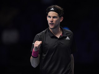 Dominic Thiem se raduje z vtzstv nad Novakem Djokoviem.