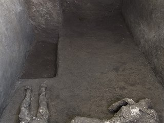 Odbornci v Pompejch odkryli pozstatky dvou mu v popelu