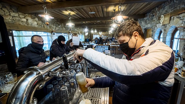 Majitel restaurace informaci o tom, e oteve, vyvsil na facebookové stránky....