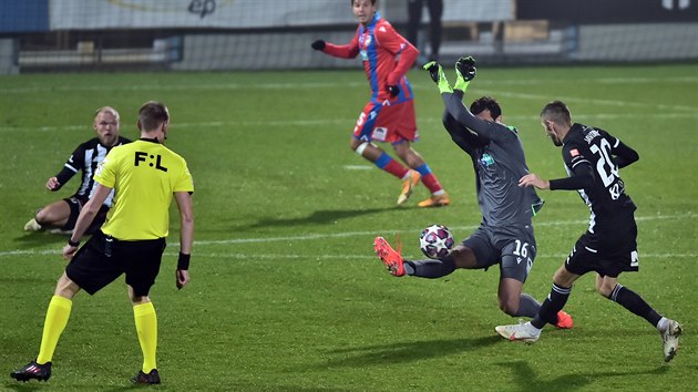 Utkání 9. kola první fotbalové ligy: SK Dynamo eské Budjovice - FC Viktoria...