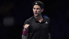 Dominic Thiem se raduje z vítzství nad Novakem Djokoviem.