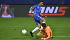 Jhon Edison Mosquera Rebolledo z Liberce a jablonecký branká� Jan Hanu�.