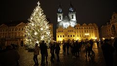 Na Staromstskm nmst v Praze se rozsvtil vnon strom, akce byla pvodn naplnovan na nedli