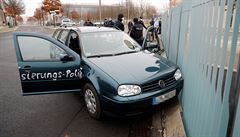 Do plotu sdla nmeck kanclky Merkelov narazilo auto. Lid spekuluj, e lo o nahranou akci