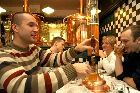 Z široké nabídky piv nám nejvíce zachutnal tmavý ležák. | na serveru Lidovky.cz | aktuální zprávy
